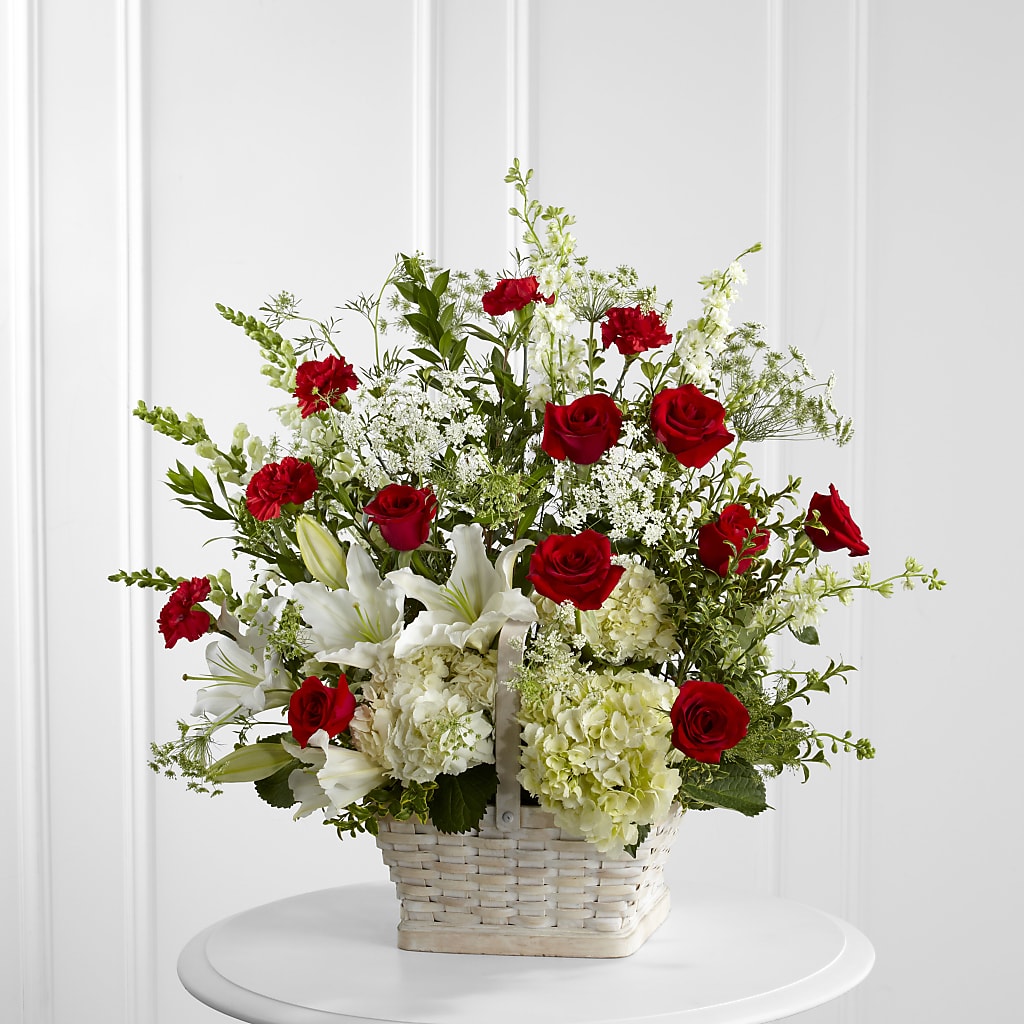 In Loving Memory Arrangement – SHASTA DAISY'S FLORIST & BOUTIQUE, Mobile AL